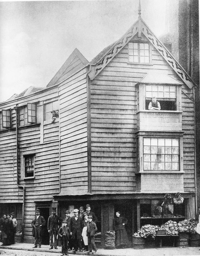 arisroussinos's tweet photo. We experience London as a Victorian city, but the Victorians themselves inhabited a still partly medieval and Tudor streetscape: this doesn’t really come across in TV/film adaptations https://t.co/R7PXTQ93G9