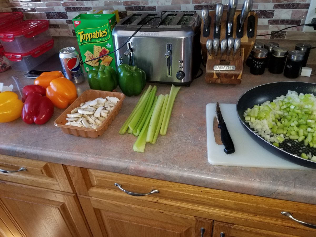 LetsGoFishing73's tweet image. Nothing says cold winter morning like blasting @offspring @sum41 @BillyTalentBand and cranking out an 18qt motherf&apos;ing spaghetti sauce!!
#SpaghettiSunday