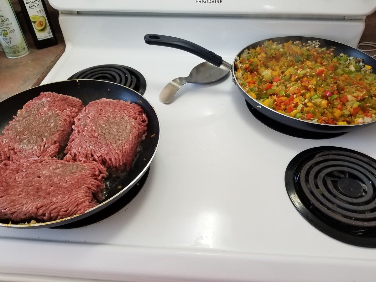 LetsGoFishing73's tweet image. Nothing says cold winter morning like blasting @offspring @sum41 @BillyTalentBand and cranking out an 18qt motherf&apos;ing spaghetti sauce!!
#SpaghettiSunday