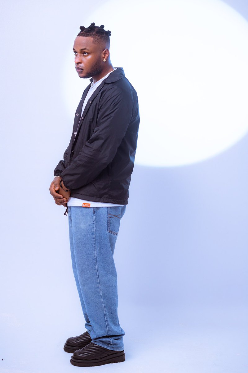 iamharrycarter_'s tweet photo. ALL I NEED IS THE HAND OF GOD☝️
Read up on my interview with @vanguardngrnews ❤️🚀
- 
New Single “Myself” out now, link on my bio
📸: @_sirmee 

#harrycarter #lil5ive #carterstrophy https://t.co/Gjc7Hp1oio