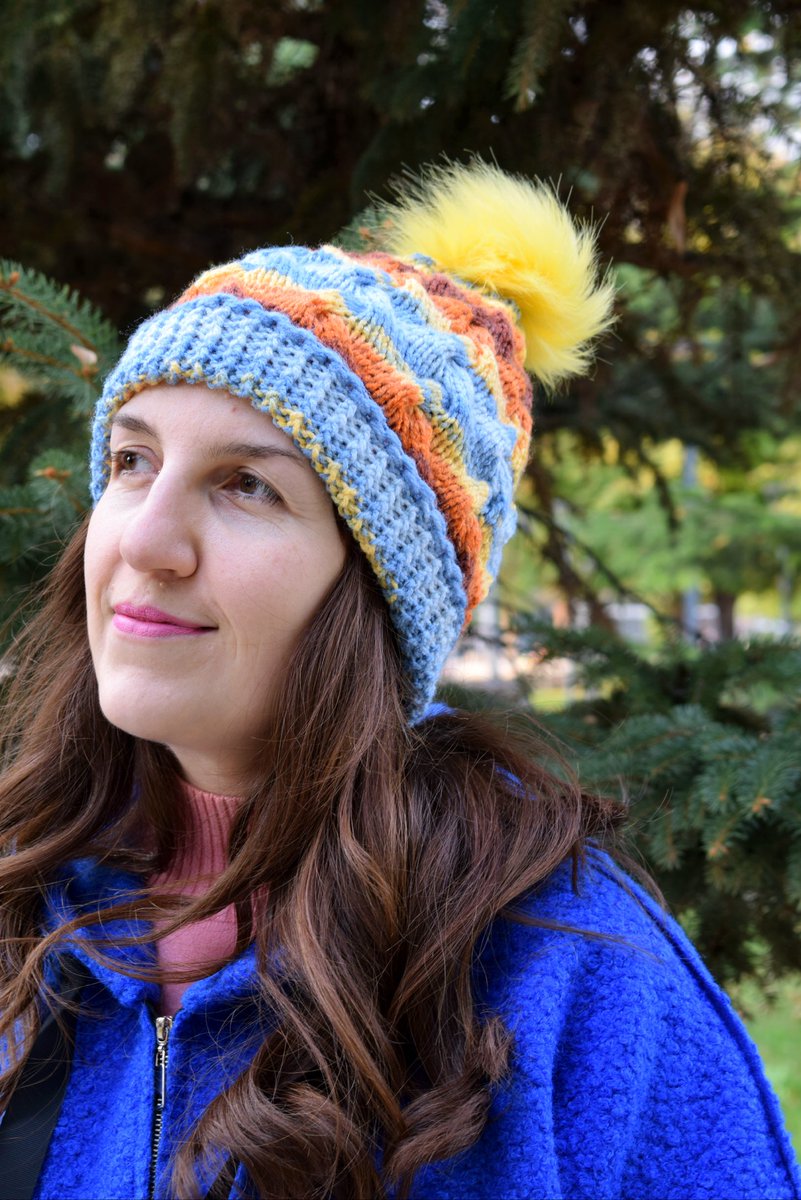 Joysmagicknits's tweet image. This cute beanie is still looking for a new home. 💛💙🧡
It's available in my Etsy shop and it's currently on sale. 🎁