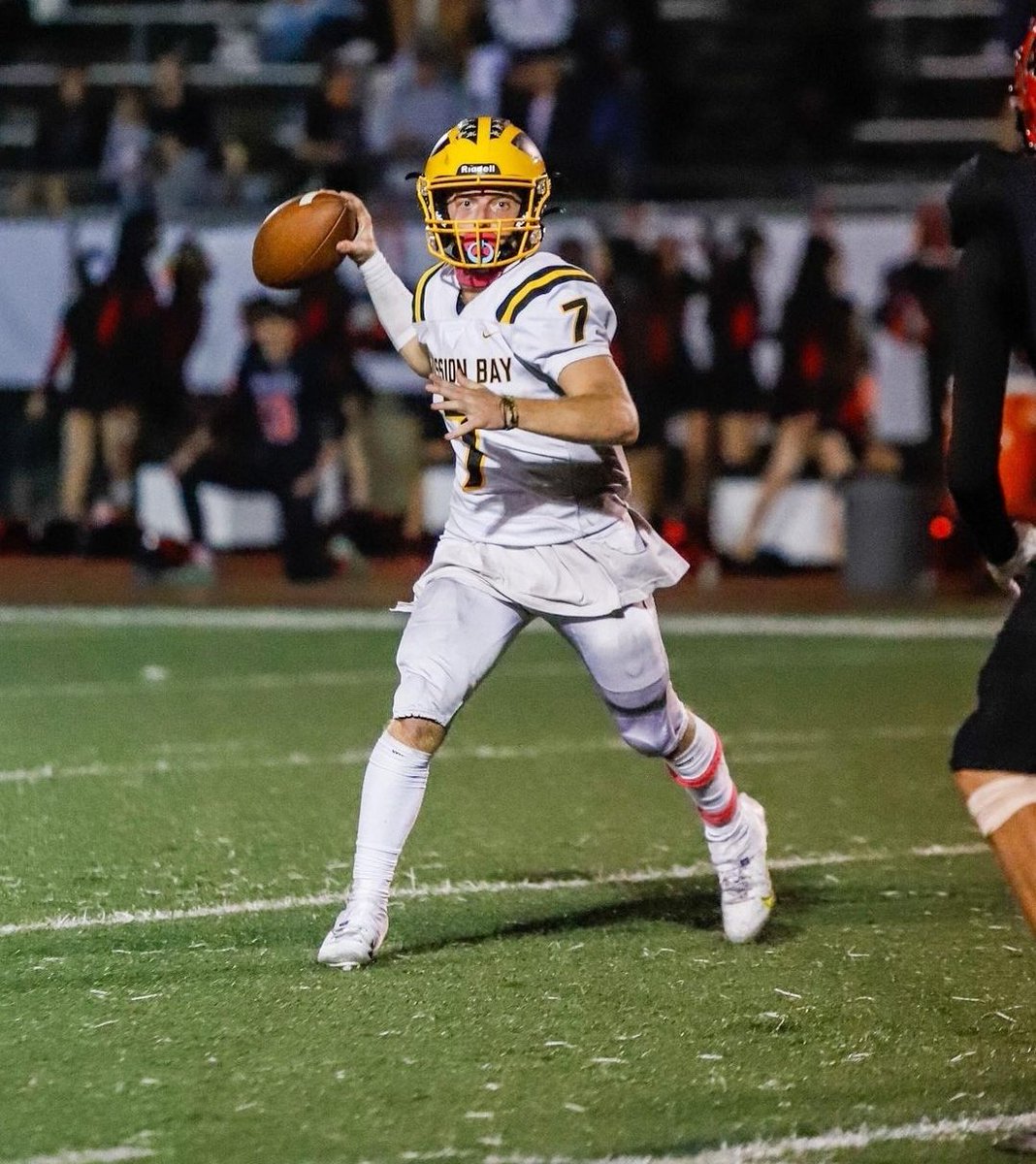 MissionBayFball's tweet photo. Congrats to @EthanSilber (QB), @itzJacob_Sloan (WR), and @CharliePmb_ (CB) for making first team all-league. #BallAtTheBay🏴‍☠️⚡ https://t.co/dmHBmUGueZ