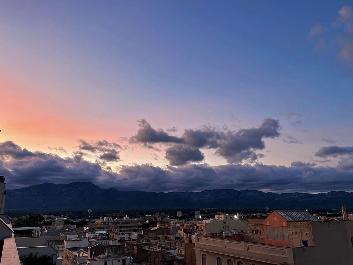 ERoigM's tweet photo. #Capvespre a #Tortosa
avui #desdecasa un #diumenge amb la #cella que ens avisa del fort #ventdedalt #tortosa #acasa #massisdelsports #terresdelebre #massis #paissatgesdecatalunya #paissatge #natural #urba #periurban #parcnaturaldelsports https://t.co/XisE50Ec2C