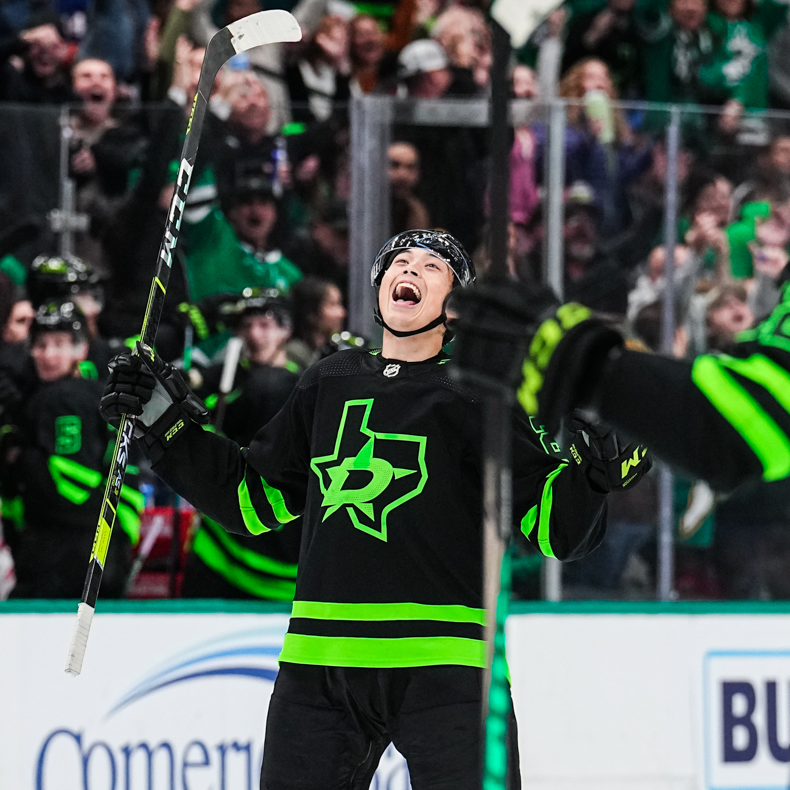 DallasStars's tweet photo. ‼ FACT ‼

Jamie Benn and Jason Robertson lead the @NHL in points in November with 8 goals and 9 assists each. https://t.co/B1PHPG2ZdU