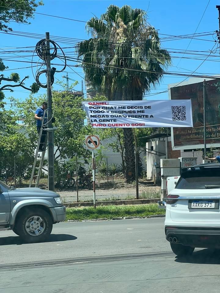 CarlosGomezPy's tweet photo. Ahora ya escrachan con QR
Para enterarte todo el chisme con documentos. https://t.co/KdVa5K6ErD