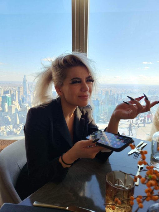 Me at a very fancy restaurant with friends &ldquo;How do you spell Sasageyo?&rdquo; https://t.co/L9Ev5oXGXg