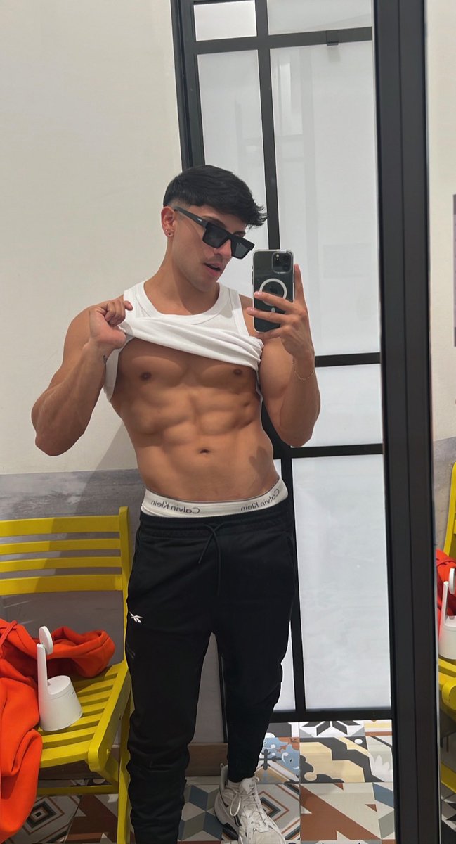 Christian Castiblanco on Twitter: "Pruébame en el probador 🌚"