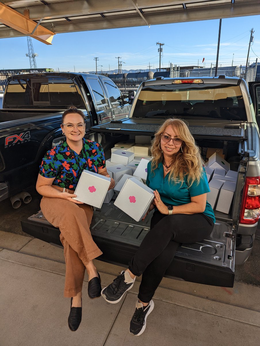 KeysToChangeAZ's tweet photo. The @GSACPC really showed up for our clients! 🥰 200 Hygiene kits, loads of clothing, feminine hygiene, and more! 👏👏👏 It's important for young Scouts to see their leaders give back, and what a shining example this team of leaders is. 🙏🌵

#EndHomelessness #BeLikeMike https://t.co/a2bXWipPwd