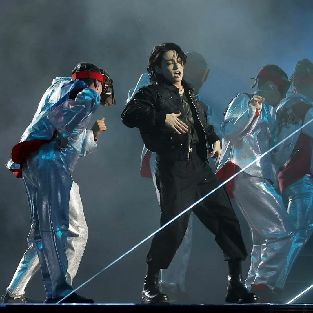 arabiandailys's tweet photo. Jungkook and Fahad Al-Kubaisi perform the song "Dreamers" at the opening of the World Cup
#FIFAWorldCupQatar2022 #FIFAWorldCup #WorldCup2022 #Qatar2022 #BTS #BTSQatar #Jung #BTSJungkook #Qatar #QatarARMY #ARMY #BTSARMY #Jungkookie #Jungkook97 #BTSARMY #JUNGKOOK https://t.co/GCr2x5jIFw