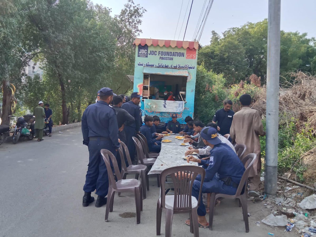 jdcfoundationpk's tweet photo. JDC Free Mobile Restaurant facilitating people with free meal services at Shahrah-e-Faisal, Karachi.
#free #food #meal #service #mobilerestaurant #restaurant #basics #social #welfare #foundation #WHO #WHOEMRO #Karachi #Sindh #Pakistan #PakistanZindabad https://t.co/oG8EdSa6XK