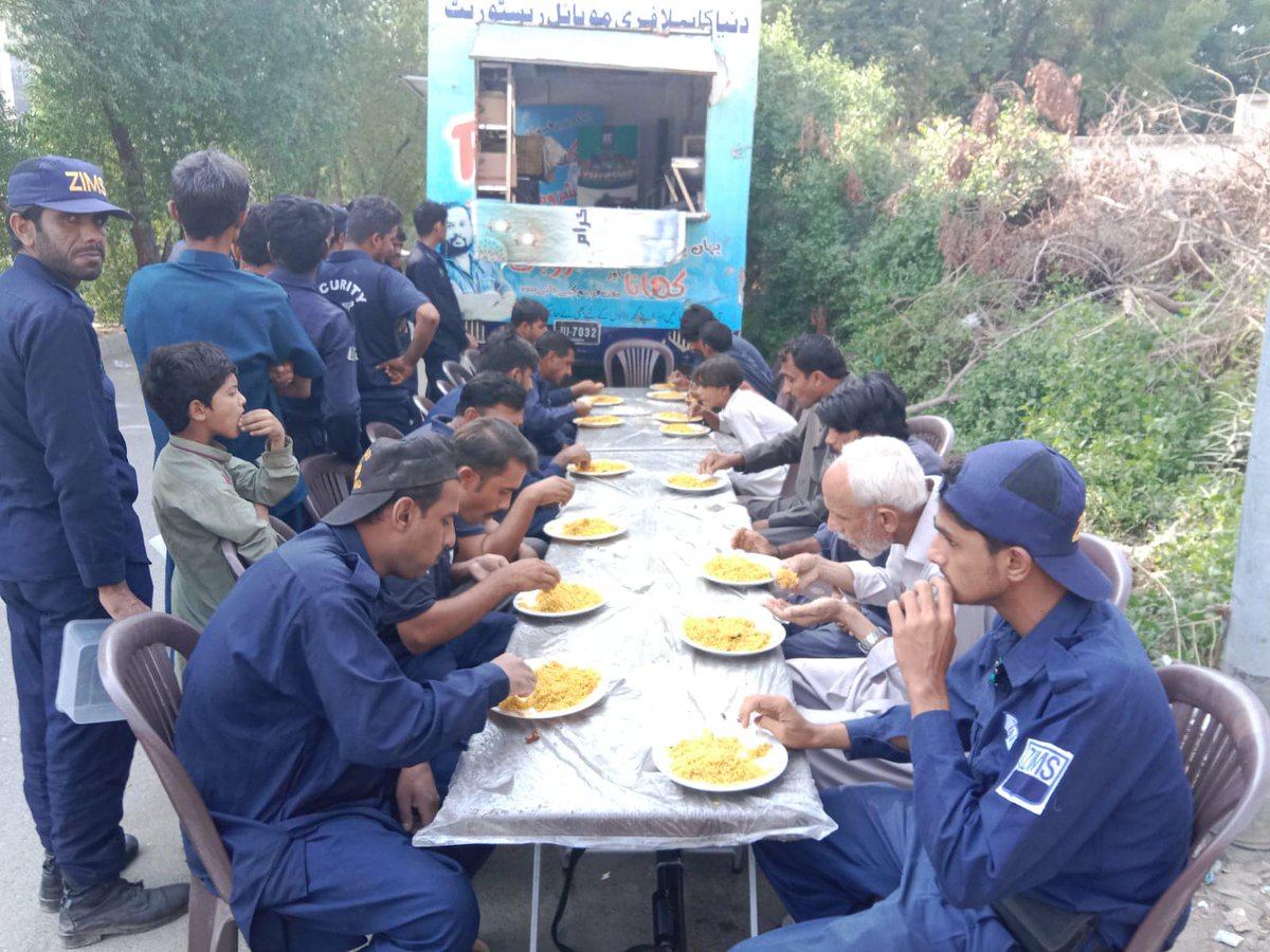jdcfoundationpk's tweet photo. JDC Free Mobile Restaurant facilitating people with free meal services at Shahrah-e-Faisal, Karachi.
#free #food #meal #service #mobilerestaurant #restaurant #basics #social #welfare #foundation #WHO #WHOEMRO #Karachi #Sindh #Pakistan #PakistanZindabad https://t.co/oG8EdSa6XK