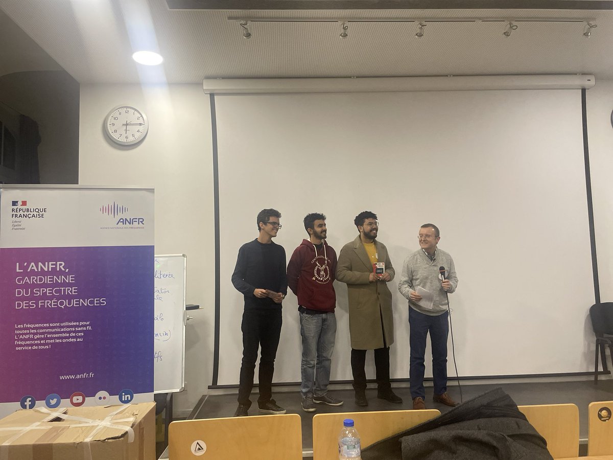 anfr's tweet photo. #FrHack!2022 🥇🥇🥇 L’équipe n.4 gagne ce 5e Hackathon des frequences. Encore felicitations !! 👏👏👏 https://t.co/9lqMuszAH5