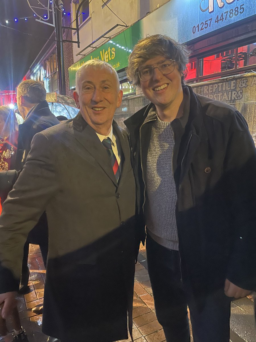 Glenn Moore (Insta: @glennrogermoore) tweet media