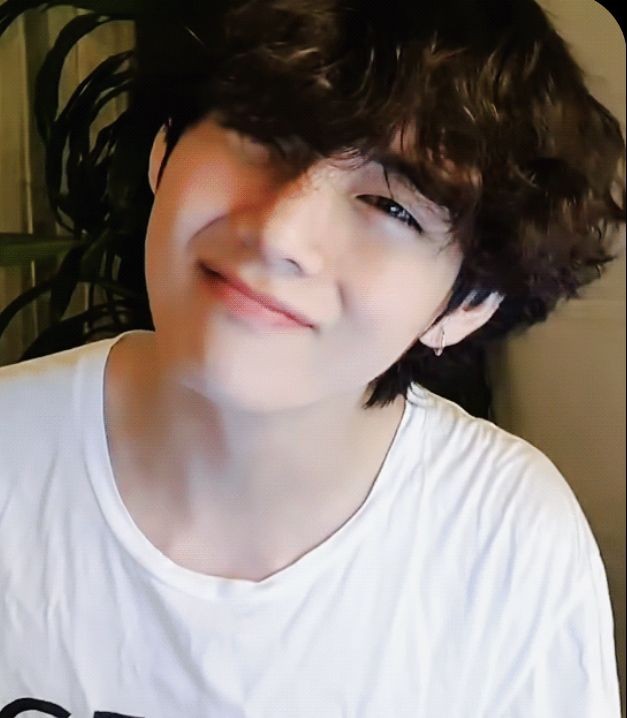 erismeowverse's tweet photo. #taekookau where 

Jungkook is staring at the screen filled with texts, tweets, dm all complimenting and saying how proud they are of him. https://t.co/NxMWdE8qdz