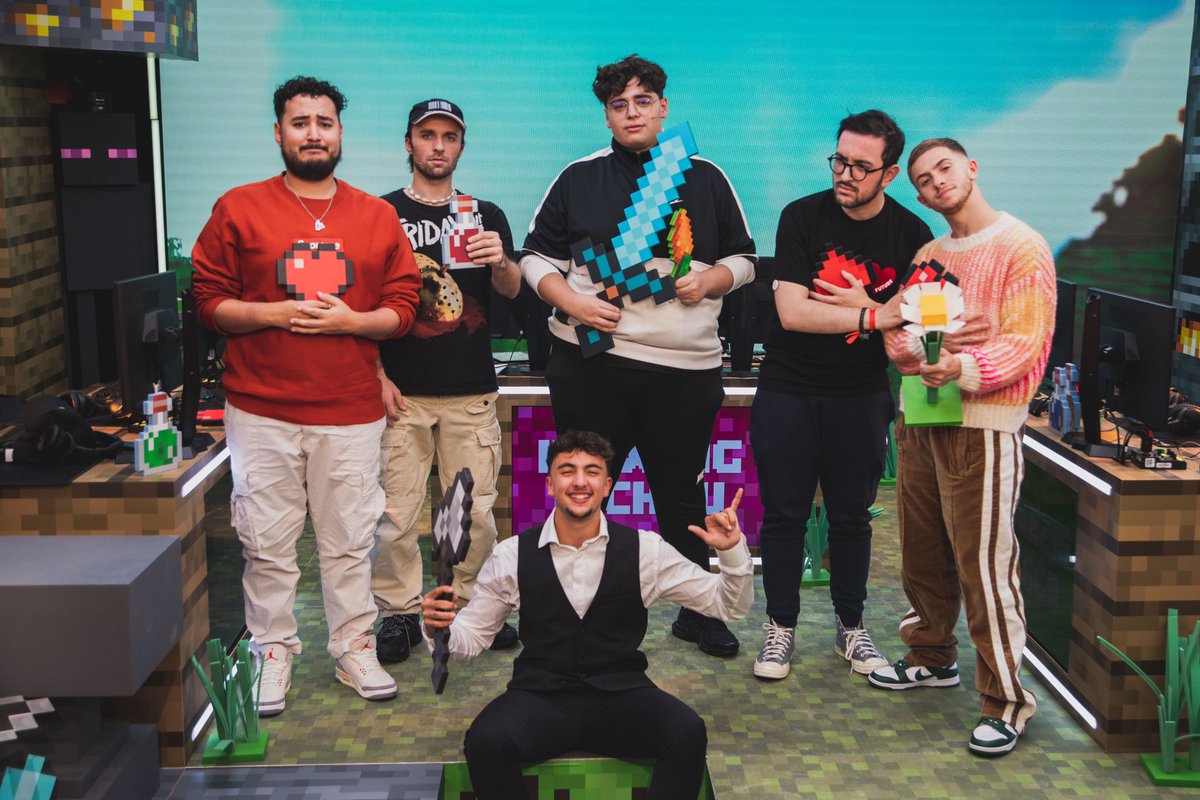 Michoucroute_'s tweet photo. Ce Week-End de fou pour moi 🥹
La soirée d’ouverture d’un des plus gros projets de mon gars sûr Inox.
Le match France-Espagne qui réalise un de mes rêves de gosses.
Sortie d’un nouveau clip après 2 ans sans faire de musique, et le son sera dans Just Dance 🙏🏼❤️ https://t.co/LNlToO4vQm