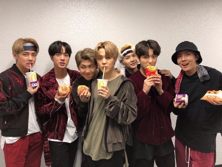 Hanhtrang04's tweet photo. I’m voting for @BTS_twt for Favorite K-Pop Artist #AMAs

Jjjjjjjjjjjjjj https://t.co/0V4hIq1LUm