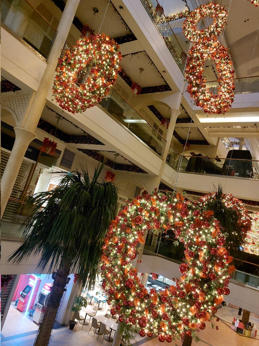 mmeegmeg's tweet photo. Starting of christmas seasons 🎄 https://t.co/8VWzn4fESA