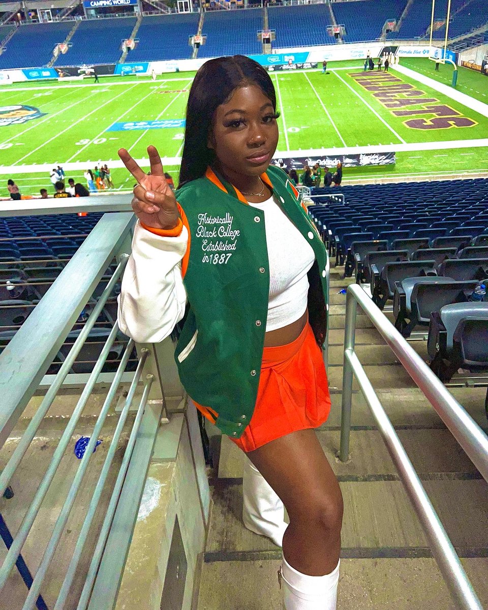 kijane___'s tweet photo. I got snakes in my closet ima rattler 🐍💚🧡 #famu #classic #classicweekend https://t.co/Dg20CSYkDt