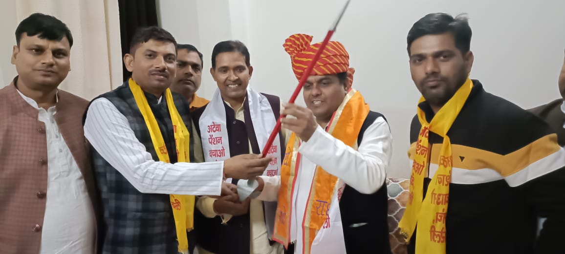 RadhaPyariRawa4's tweet photo. गज़ब का जुनून है भाई विजय कुमार बन्धु जी में साल के 365 दिन सिर्फ ops के लिए संघर्ष .....💐💐💐💐 https://t.co/nrsdJKRG8D