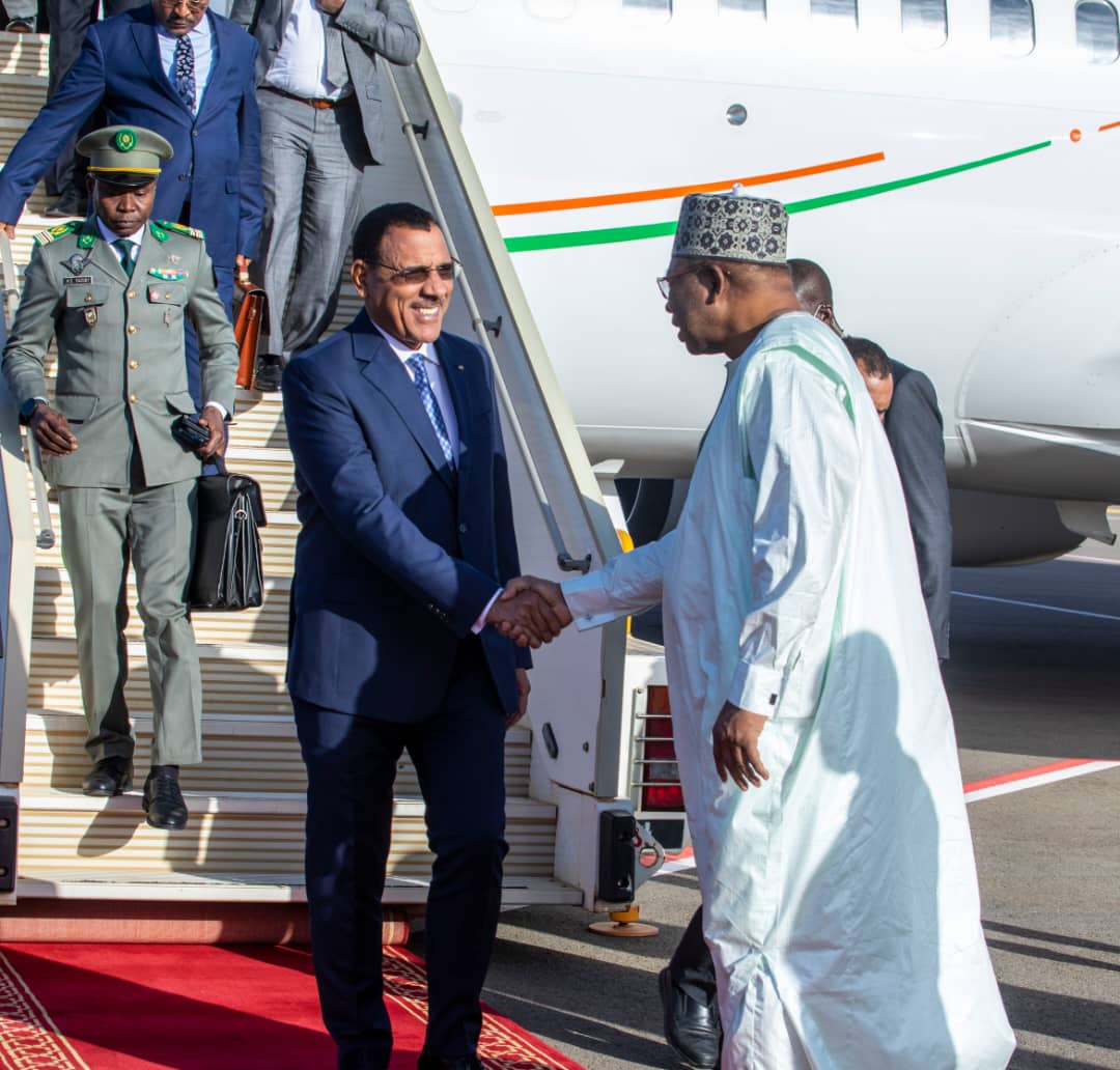 AssmaneNabirni's tweet photo. Le Président de la République S.E.M Mohamed Bazoum a regagné Niamey, cet après midi 20 novembre 2022, après un séjour de 48h à Djerba où il prit part aux travaux du 18ème sommet de la Francophonie. https://t.co/ZpPsZRkgMA