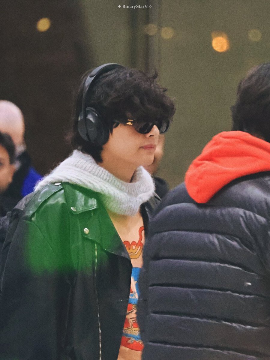 &lt;LOOK&gt; Here’s BTS Kim Taehyung airport outfit at Charles de Gaulle, Paris! ✈️

He is bound to depart going back to South Korea.

#BTS #V #TAEHYUNG #TaehyungInParis