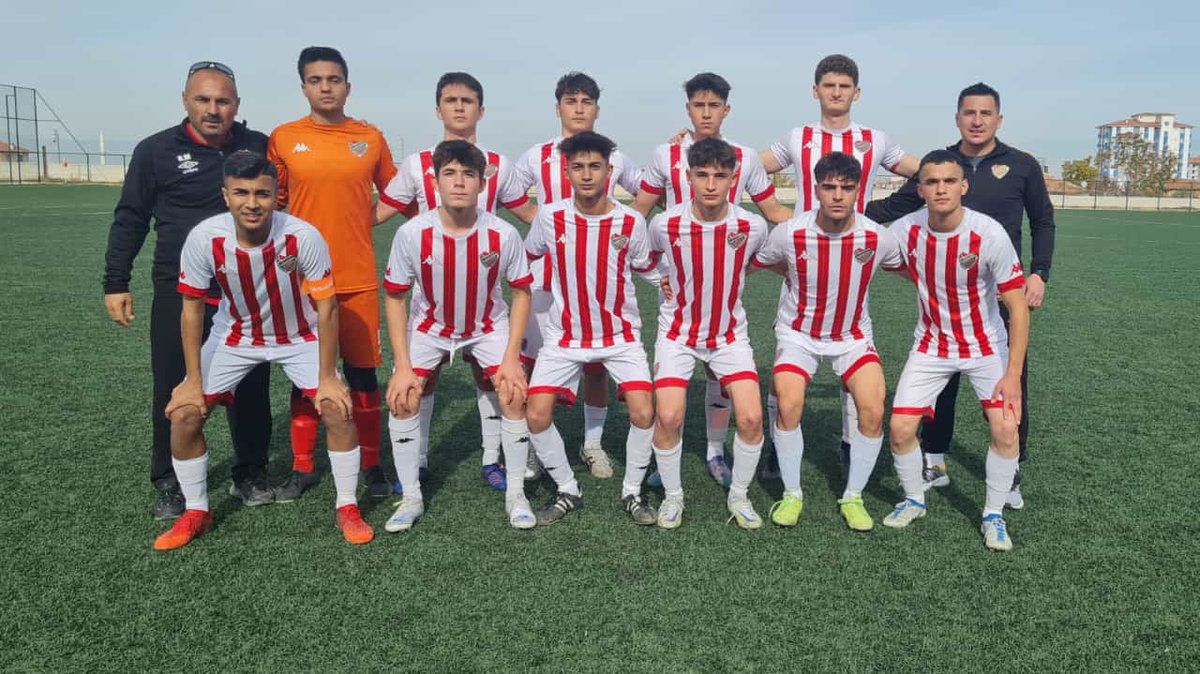 Yiğitcan Çatalhüyük Çumra Belediyespor U18 takımımız Eregli Yeşilyurt Sporu deplasmanda 3 - 2 yenerek 3 puanı aldı. 
Sporcularımızı ve teknik heyeti tebrik ederiz… 👑🏆🏆🏆