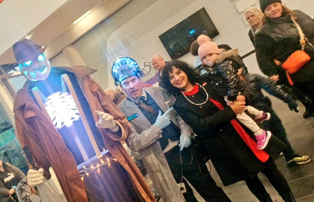 AmberUnnisa1's tweet image. Lovely afternoon in Rochdale to see the Christmas lights switch on
The lights,atmosphere,my friends, Alice &amp;amp; even the rain made it all magical 🌲❤❤
#magical