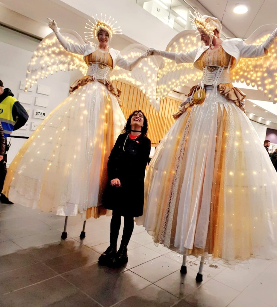 AmberUnnisa1's tweet image. Lovely afternoon in Rochdale to see the Christmas lights switch on
The lights,atmosphere,my friends, Alice &amp;amp; even the rain made it all magical 🌲❤❤
#magical