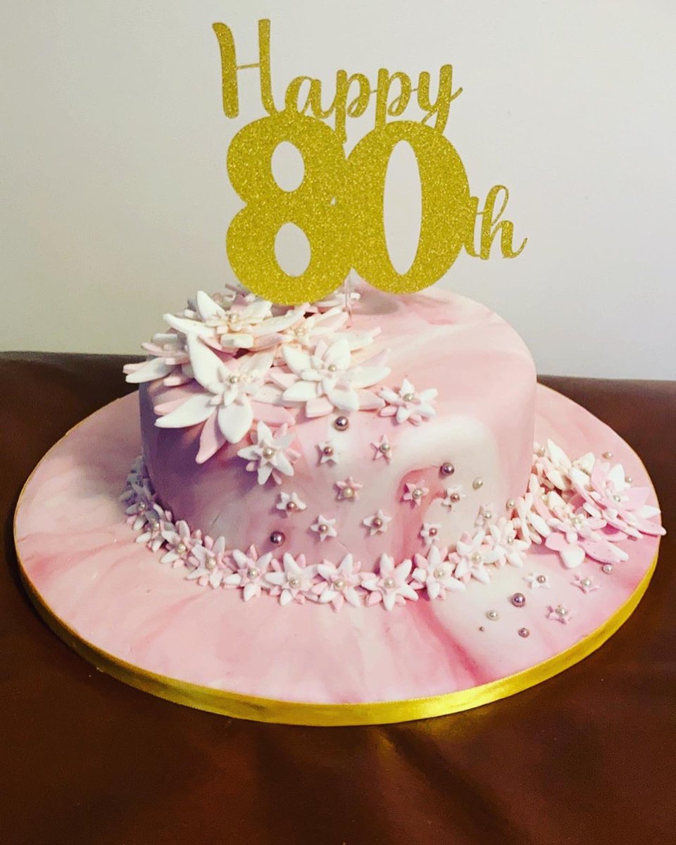 Brooksmeisters's tweet photo. Some recent bakes #potsandflours #celebrationcakes #occasioncakes #bespokebake #custommadecake https://t.co/oG6HwIpOyu