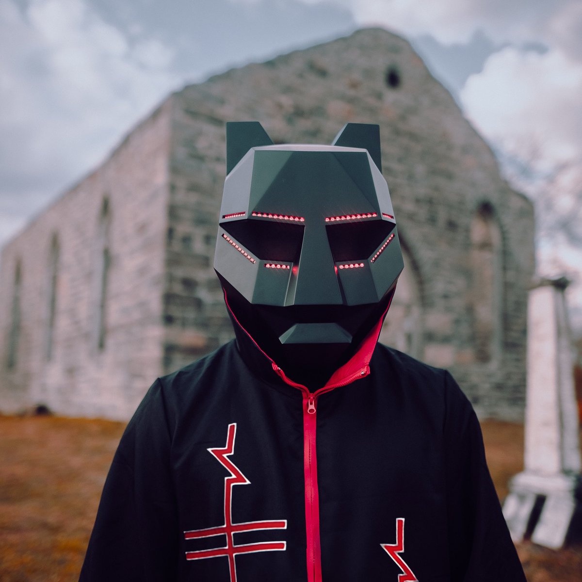 OfficialBTSM's tweet image. In case Twitter shuts down… one last « try on the helmet » contest! Like, RT, follow and tell us why we should pick you 🐯🔥