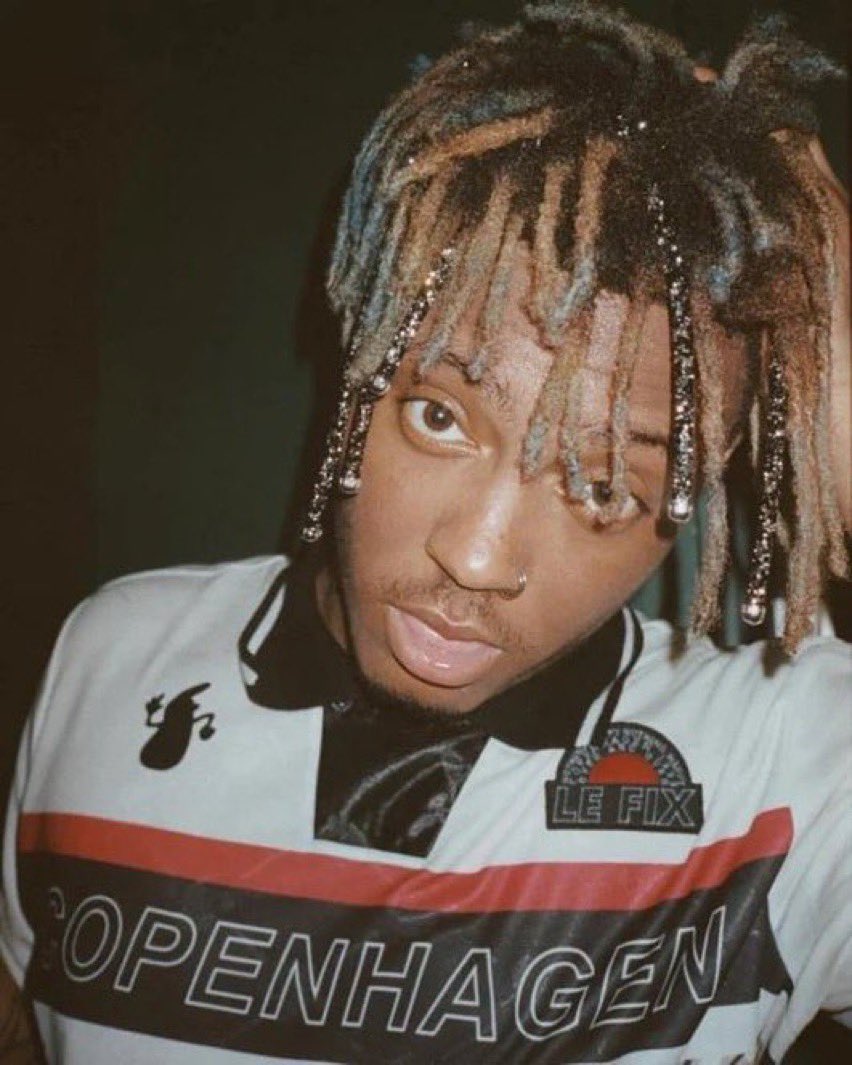 MarkCurran's tweet photo. I feel so bad for juiceWRLD there truly wasn’t 1 real person around him. Rip 🕊️ 999 🧃🌎 https://t.co/DZGOHz1XMN
