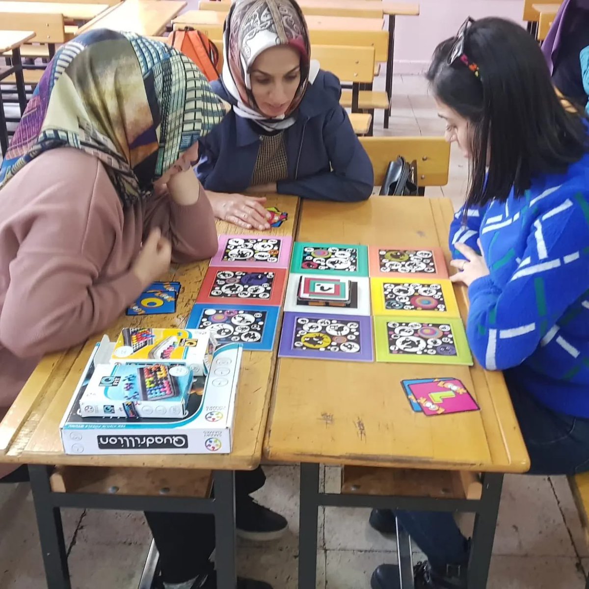 1️⃣✨️Ara tatilin son hafta sonunda bir yandan Türkiye geneli ilk defa düzenlenen "Öğretmenler Günü Akıl Oyunları Turnuvasına" hazırlanırken bir yandan da eğitimlerimize devam ediyoruz👏💯
✨️Bu hafta Diyarbakır ve Çorum illerimizde birinci kademe eğitimlerimizi gerçekleştirdik.