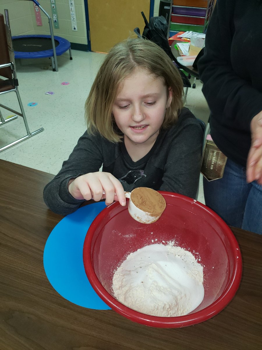 jenna_brown's tweet image. Turkey play-doh 🦃 #lifeinALE #GOBBLEGOBBLE @NISDSpecialEd @NISDLangleyES @Miss_Guerra12