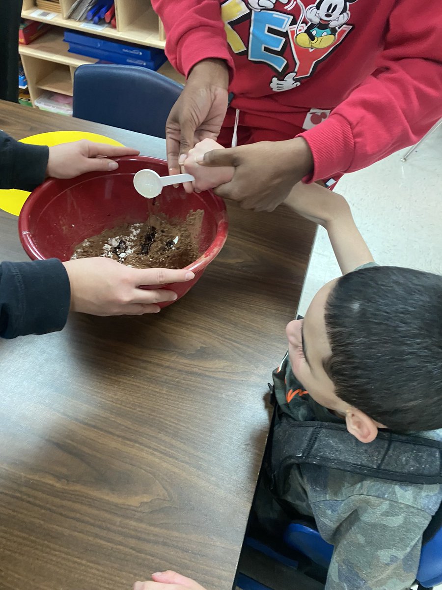 jenna_brown's tweet image. Turkey play-doh 🦃 #lifeinALE #GOBBLEGOBBLE @NISDSpecialEd @NISDLangleyES @Miss_Guerra12