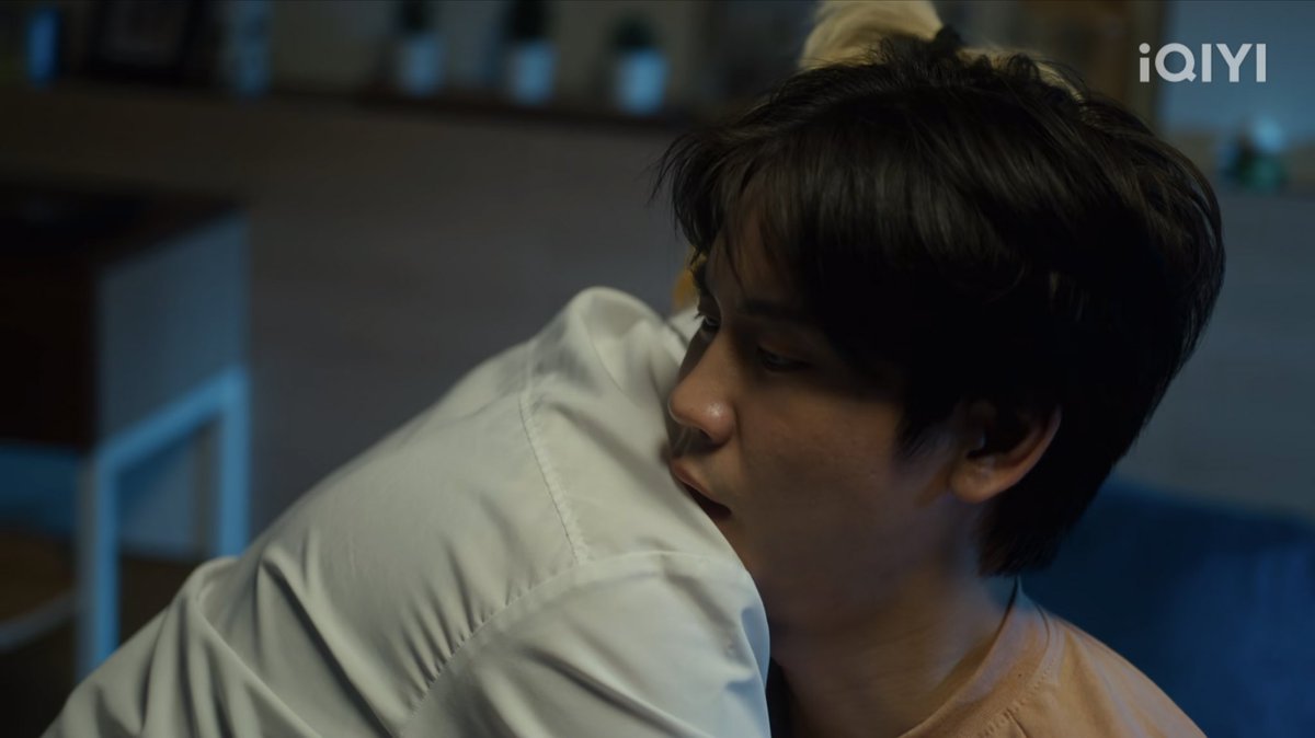 everynoeyday's tweet photo. วินกับทีมคนดีคนเดิม เพิ่มเติมคือพัฒนาการด้านการแสดงของพี่บุ๋นกับเปรม  ส่วนตัวชอบซีนนี้ มวลความรู้สึกมันได้มากอยากกอดน้องทีม 🥹👍🏻 #BetweenUsEP3 https://t.co/zUZqyN8FBO