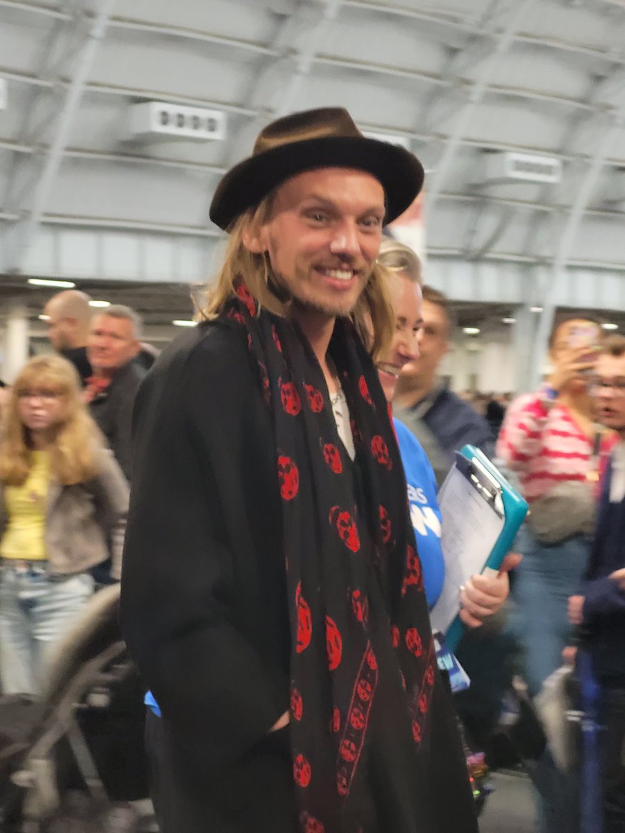 missjade21's tweet photo. This guy 🤩🥰 #lfcc #strangerthings https://t.co/CFF3FcCvHS