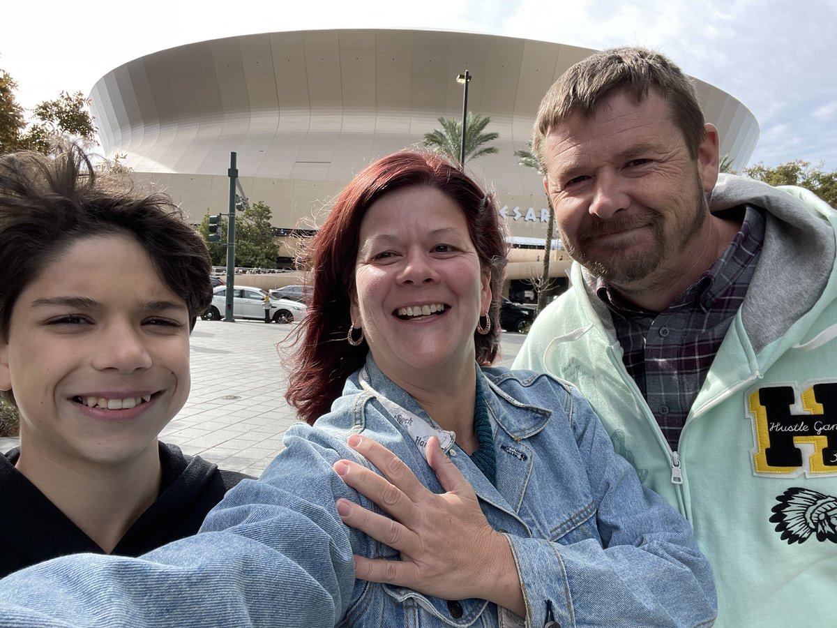 LiberaLLamp's tweet photo. Who Dat!! #saintsgameday 🏈 
🖤💛🖤💛🖤💛 https://t.co/qpi3EhbLEZ