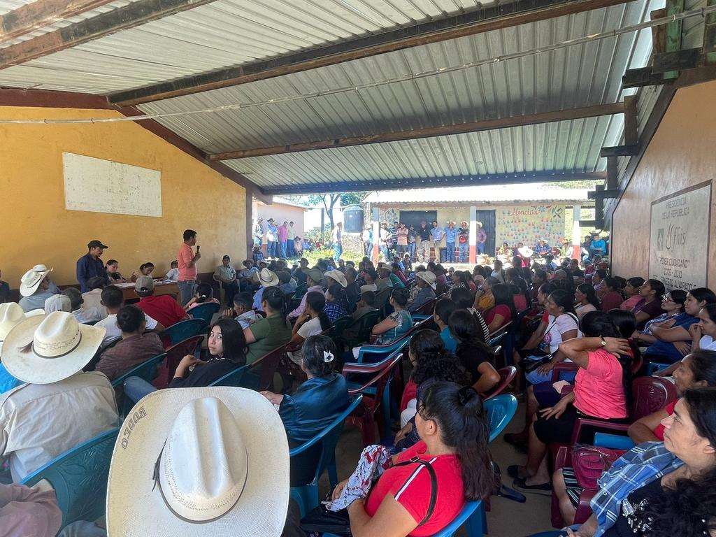 Seguimos trabajando por las diferentes comunidades de nuestro departamento. Este fin de semana apoyamos las Juntas de Agua de Gualcinse, comprometiendome a seguir gestionando desarrollo para nuestros hermanos.