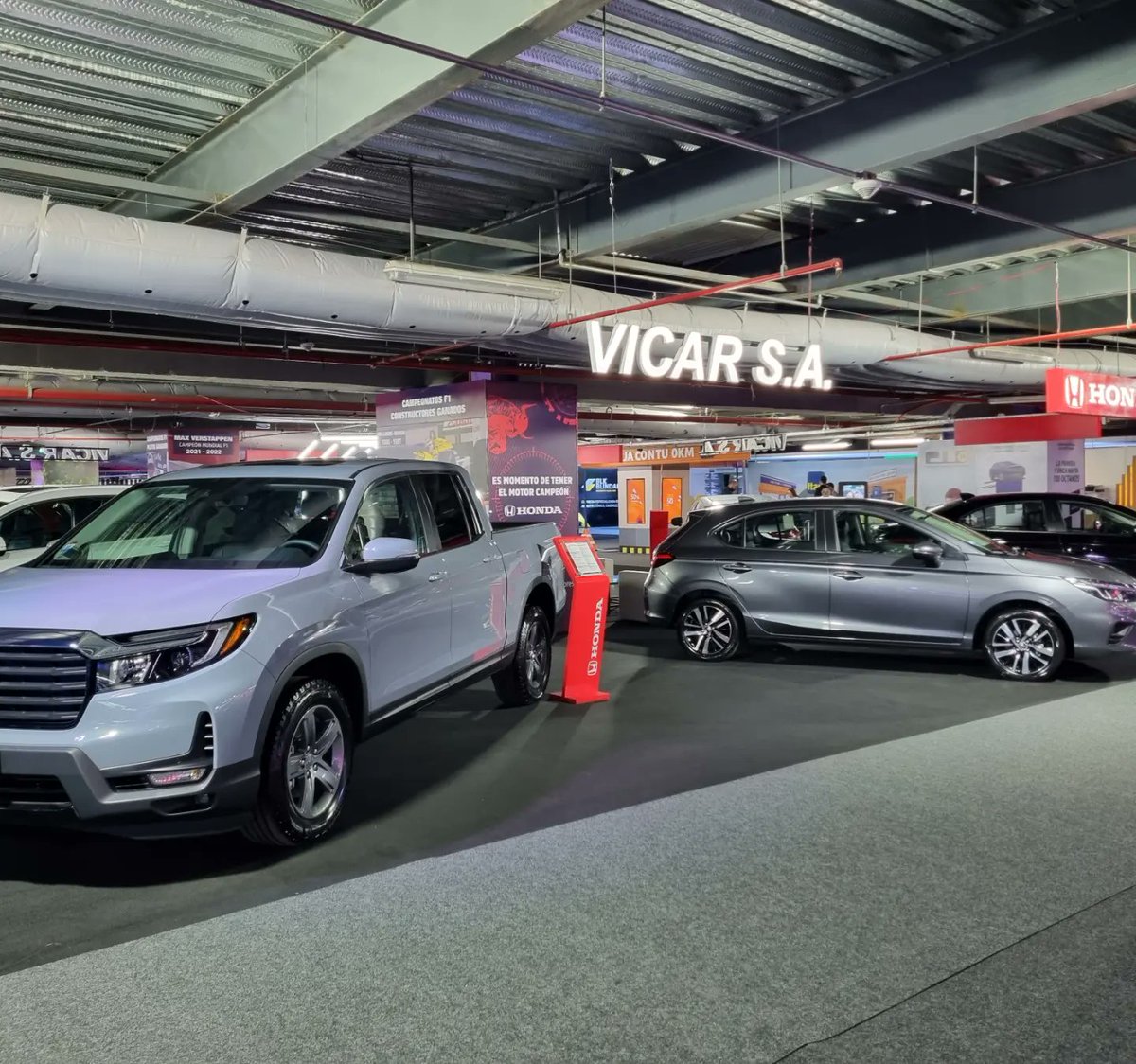 PyUniversitaria's tweet photo. ¿ Ya pasaste a mirar la variedad de vehículos 0km en #cadammotorshow ?
Te esperamos hoy hasta las 22:00 horas en el estacionamiento nivel -3 del Paseo La Galería 😉
#CréditoRodadoCU 🚘 #Auto0km #CadamMotorShow2022 https://t.co/lPdlykfmas