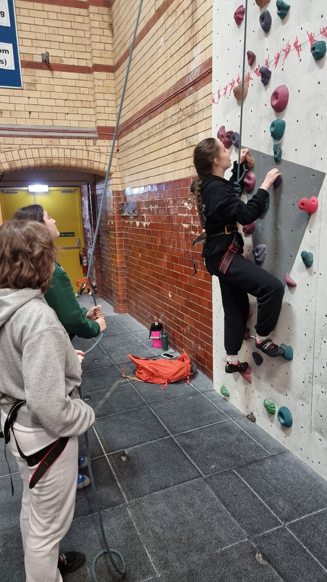🪢🧗‍♀️ ICA climbing qualification 🧗‍♀️🪢
Fantastic day working with our first group of 6th form assistants. Newly qualified to support instructors, whilst developing their climbing skills and knowledge. Well done team! ⭐️