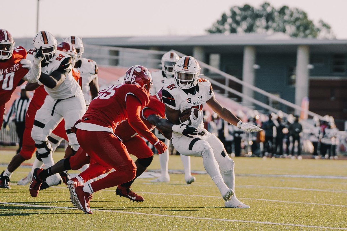 GoCamelsFB's tweet photo. Winning football😤

#RollHumps🐪🏈 https://t.co/GhecuUbf1u
