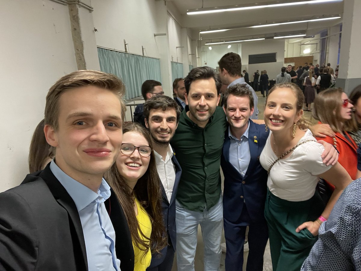 Es war schön dich zu treffen. Viel glück bei deiner anstellung <a href="/johwinkel/">Johannes Winkel</a>! Jong <a href="/de_NVA/">N-VA</a> 🤝 <a href="/Junge_Union/">Junge Union Deutschlands</a>