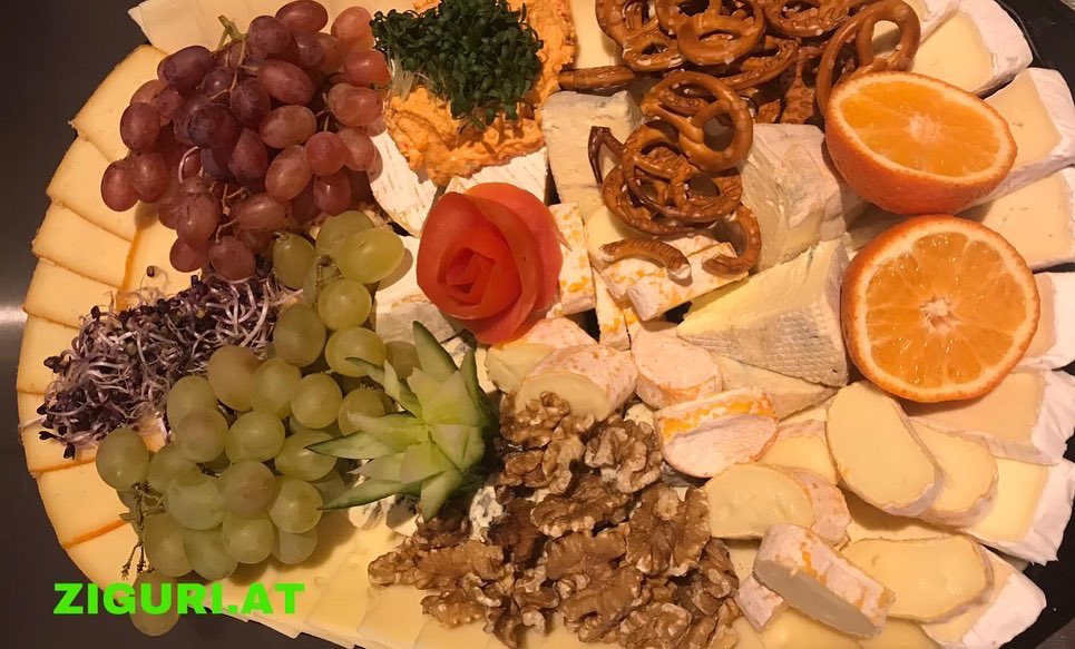 Ziguri_'s tweet photo. Unsere kalten Platten für eure Feiern, Events, … 😋😋😋
#kalteplatten #platten #Canapés #Canapes #ziguri #ziguribar #Catering #Gesund #Lecker #Bruckanderleitha #Wien #Nördlichesburgenland #Food #Foodporn #Bestellen #Fresh #ziguribar #Wirliefern #Event #Events #Platten https://t.co/b2icIr2ye2
