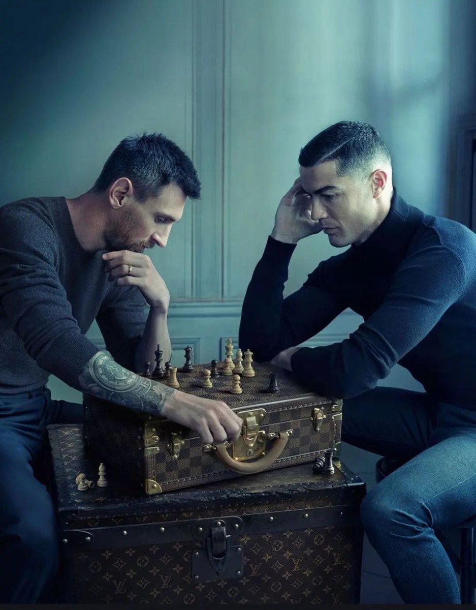 - Ché boludo, qué es esto?
- Un juego de mesa pero no encuentro los dados.