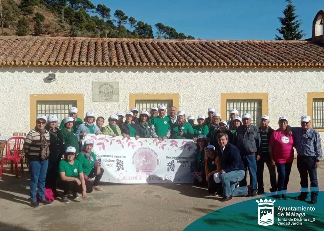 Distrito3malaga's tweet photo. Hoy se ha celebrado el lX Encuentro anual de Maragatas organizado por la Asociación de Mujeres Jazmin de Mangas Verdes  y la Avv El Detalle.
Al encuentro ha acudido nuestro concejal de distrito @AvelinoPP .
#maragatas
#Avelinobarrionuevo

@Distrito3malaga 
@julia_mlg021 https://t.co/IF00EIH8T2