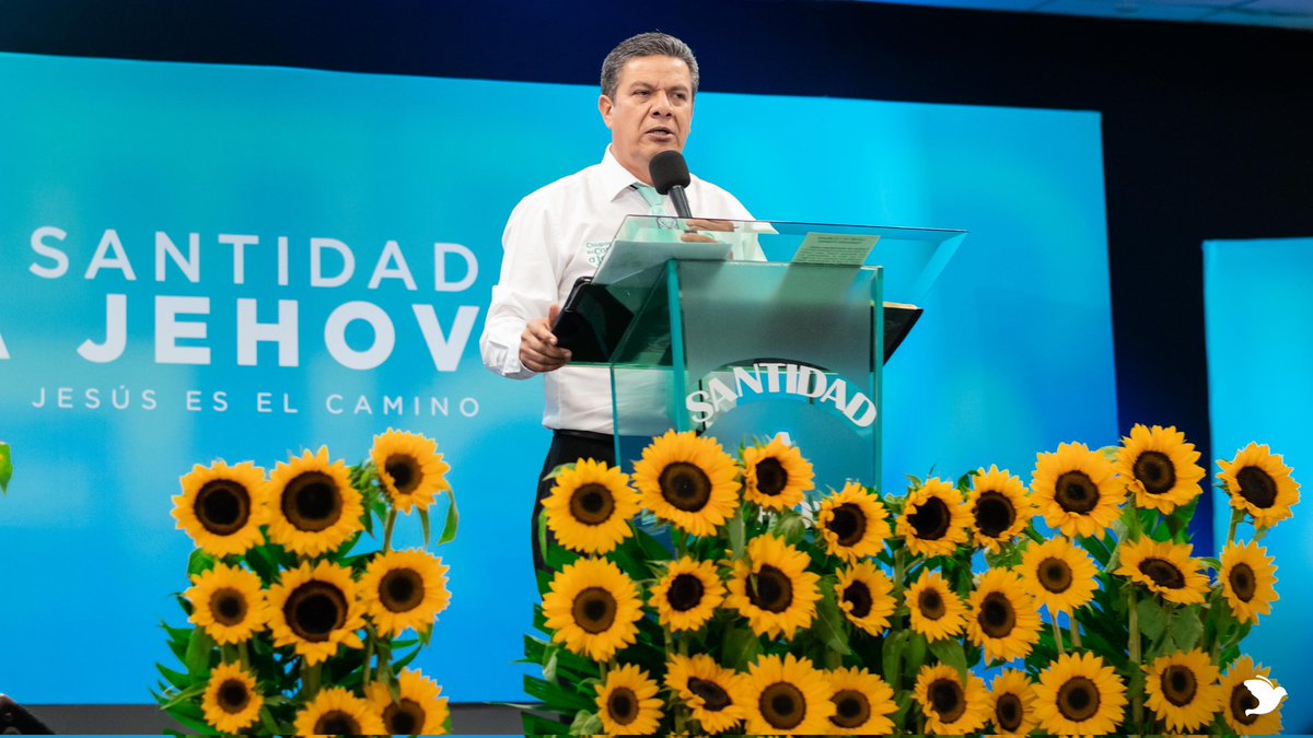 JES_medios's tweet photo. No podemos servir a Dios estando esclavizados al pecado, despojémonos del pecado que tan fácilmente nos envuelve, y corramos con paciencia la carrera que tenemos por delante con gran peso de gloria 🤍 🩸
#JesucristoEsperanzaSegura
#JesúsEsElCamino
#JESTV https://t.co/whFAePY344