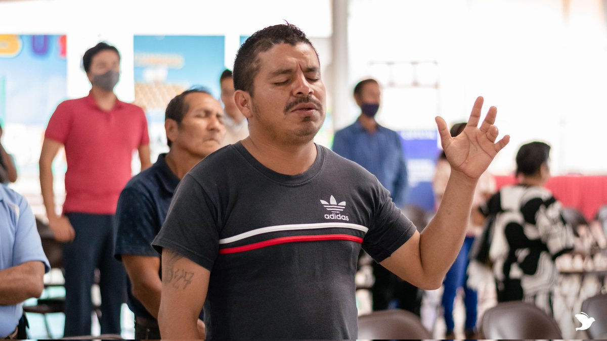 JES_medios's tweet photo. No podemos servir a Dios estando esclavizados al pecado, despojémonos del pecado que tan fácilmente nos envuelve, y corramos con paciencia la carrera que tenemos por delante con gran peso de gloria 🤍 🩸
#JesucristoEsperanzaSegura
#JesúsEsElCamino
#JESTV https://t.co/whFAePY344