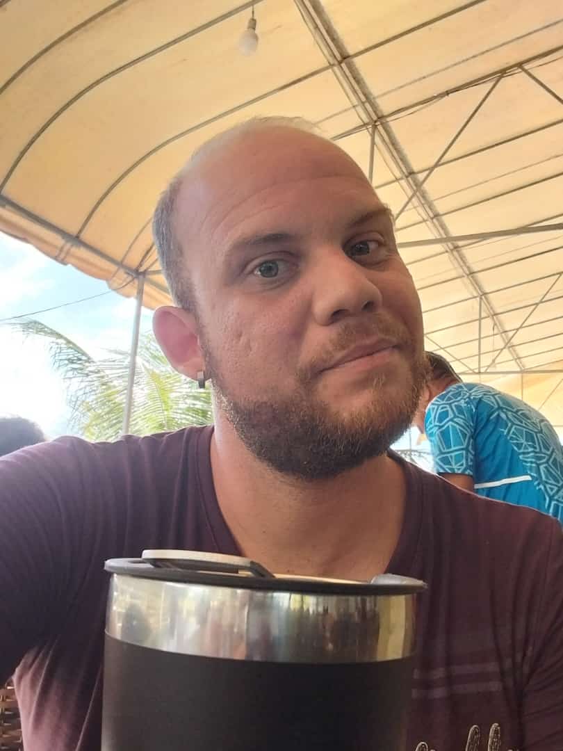 RogrioMarconde3's tweet photo. Cara de cansado mas seguindo firme kkkk https://t.co/PdDYmrdczm