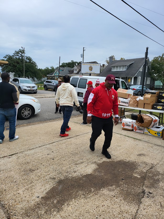 MobCityCouncil's tweet photo. As we enter the holiday season, @WilliamCCarroll teamed up with members of Kappa Alpha Psi Fraternity and @FeedingTheGulf to provide food to those in need within the district. This generosity will help feed 100 families in District 2 &amp; assist @missionfriends. #Thanksgiving https://t.co/hzO3YUodl7