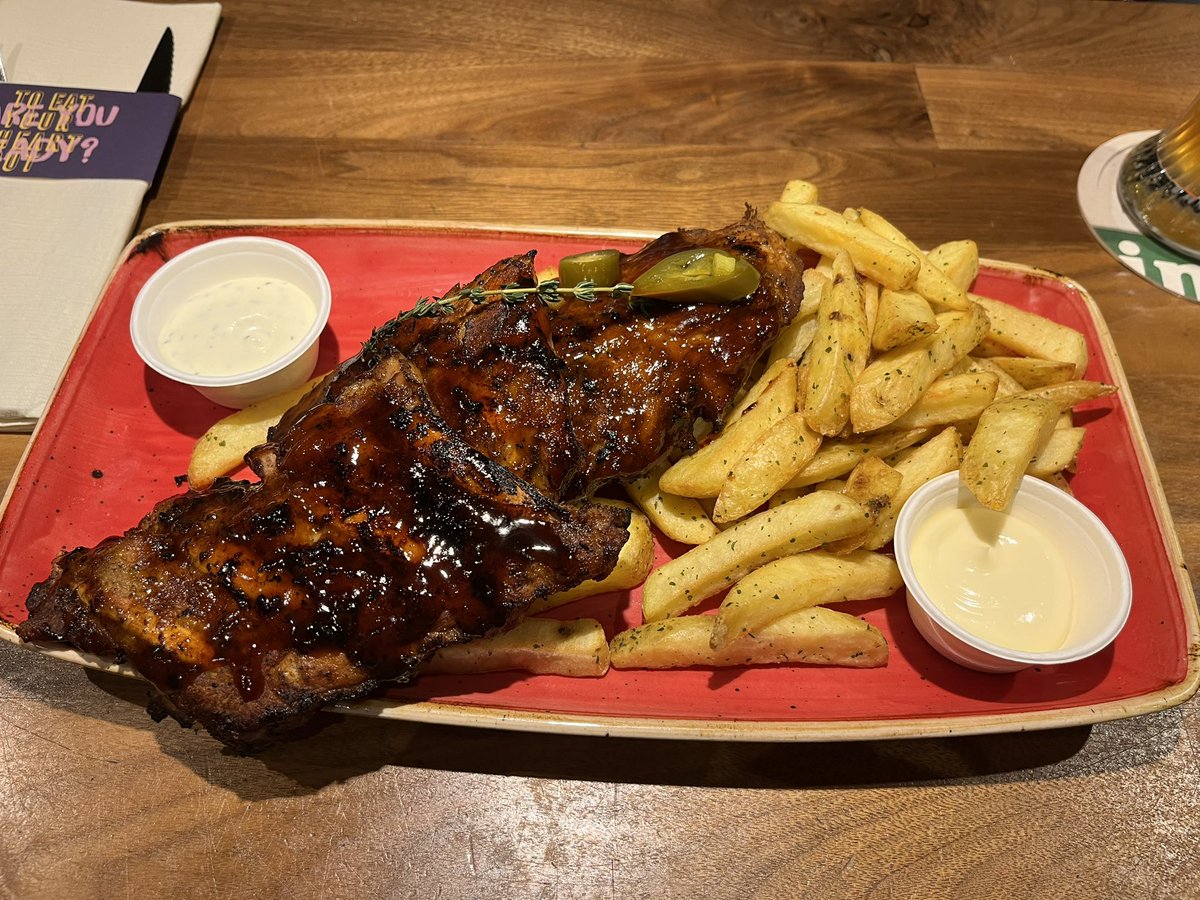 robbla's tweet image. Echt de moeite waard met : Paulaner Weissbier van de tap. beste ribs sinds pre COVID